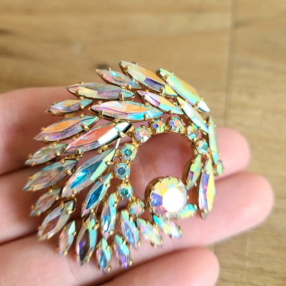 Vintage unsigned Sherman Aurora Borealis Rhinestones Brooch. Designer Jewelry. - Picture 6 of 7